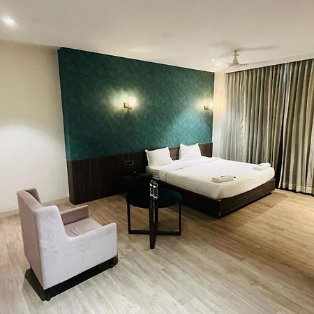 סוראט Hotel Elegant Inn מראה חיצוני תמונה