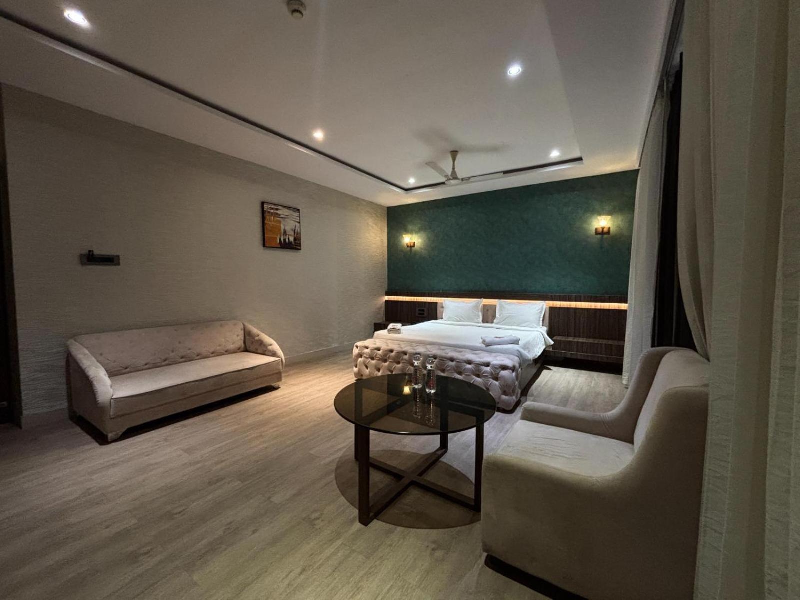 סוראט Hotel Elegant Inn מראה חיצוני תמונה