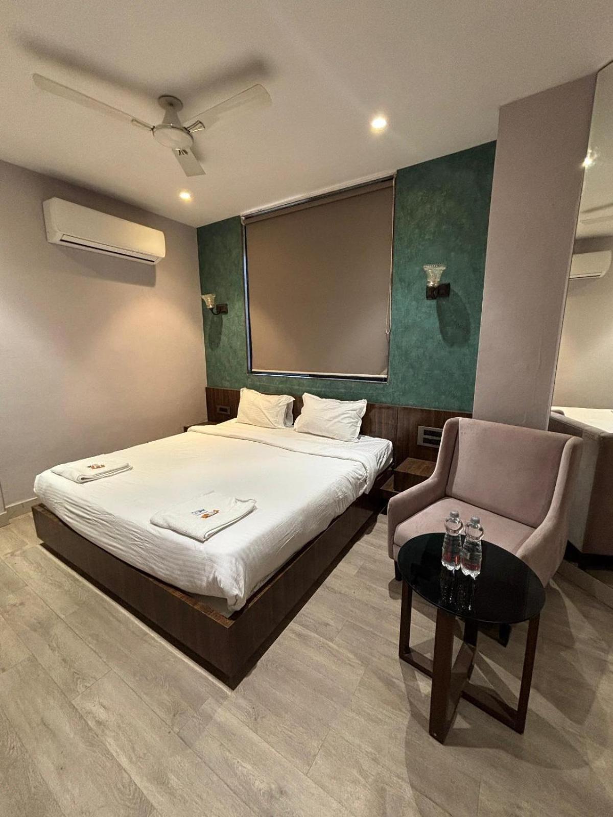 סוראט Hotel Elegant Inn מראה חיצוני תמונה