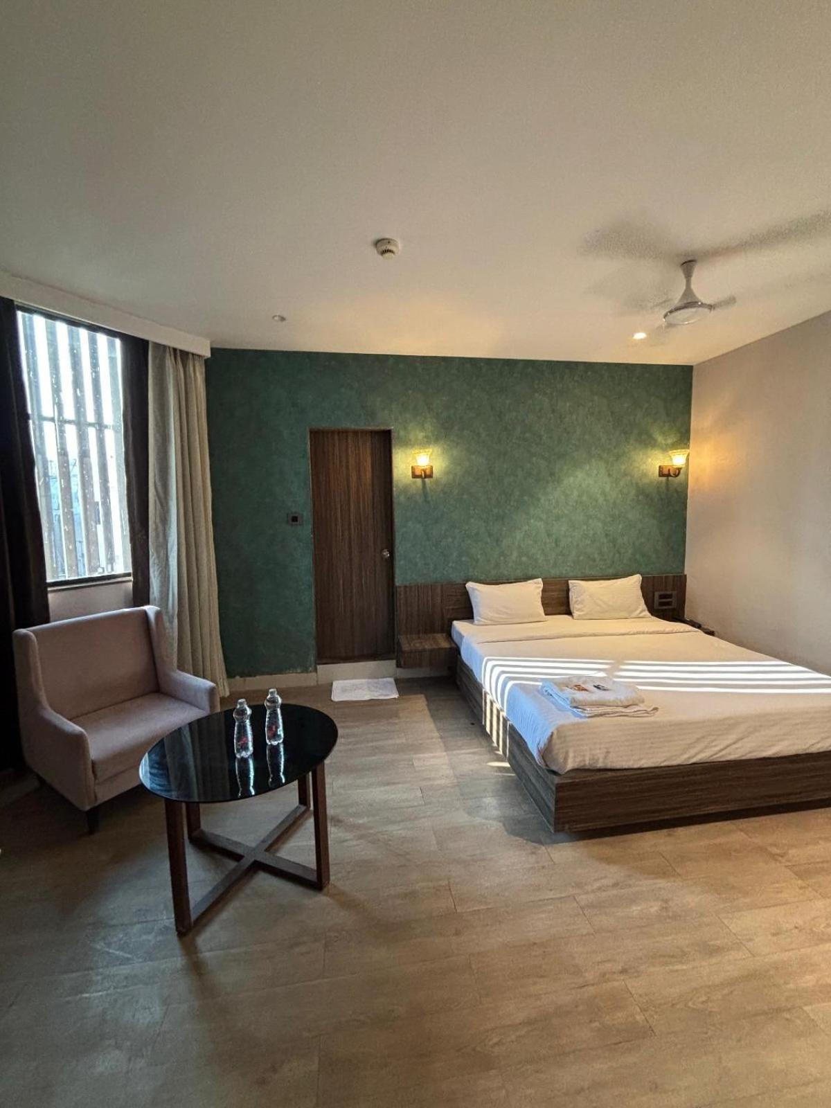 סוראט Hotel Elegant Inn מראה חיצוני תמונה