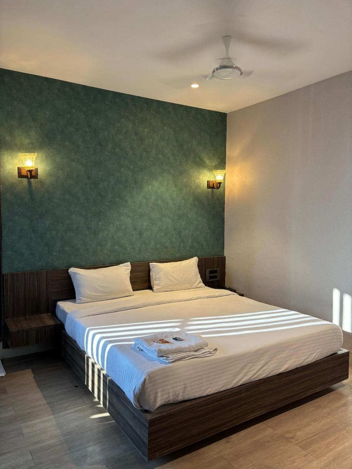 סוראט Hotel Elegant Inn מראה חיצוני תמונה