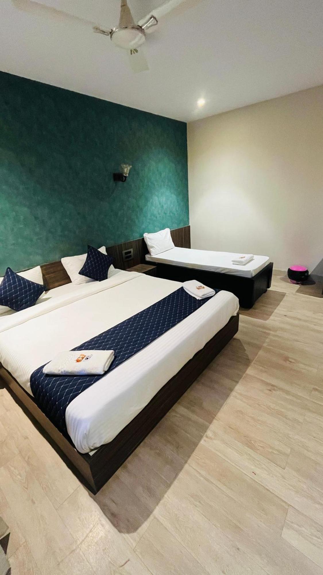 סוראט Hotel Elegant Inn מראה חיצוני תמונה